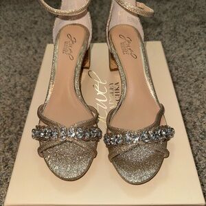 Jewel Badgley Mischka Women's Gold Glitter Sandals